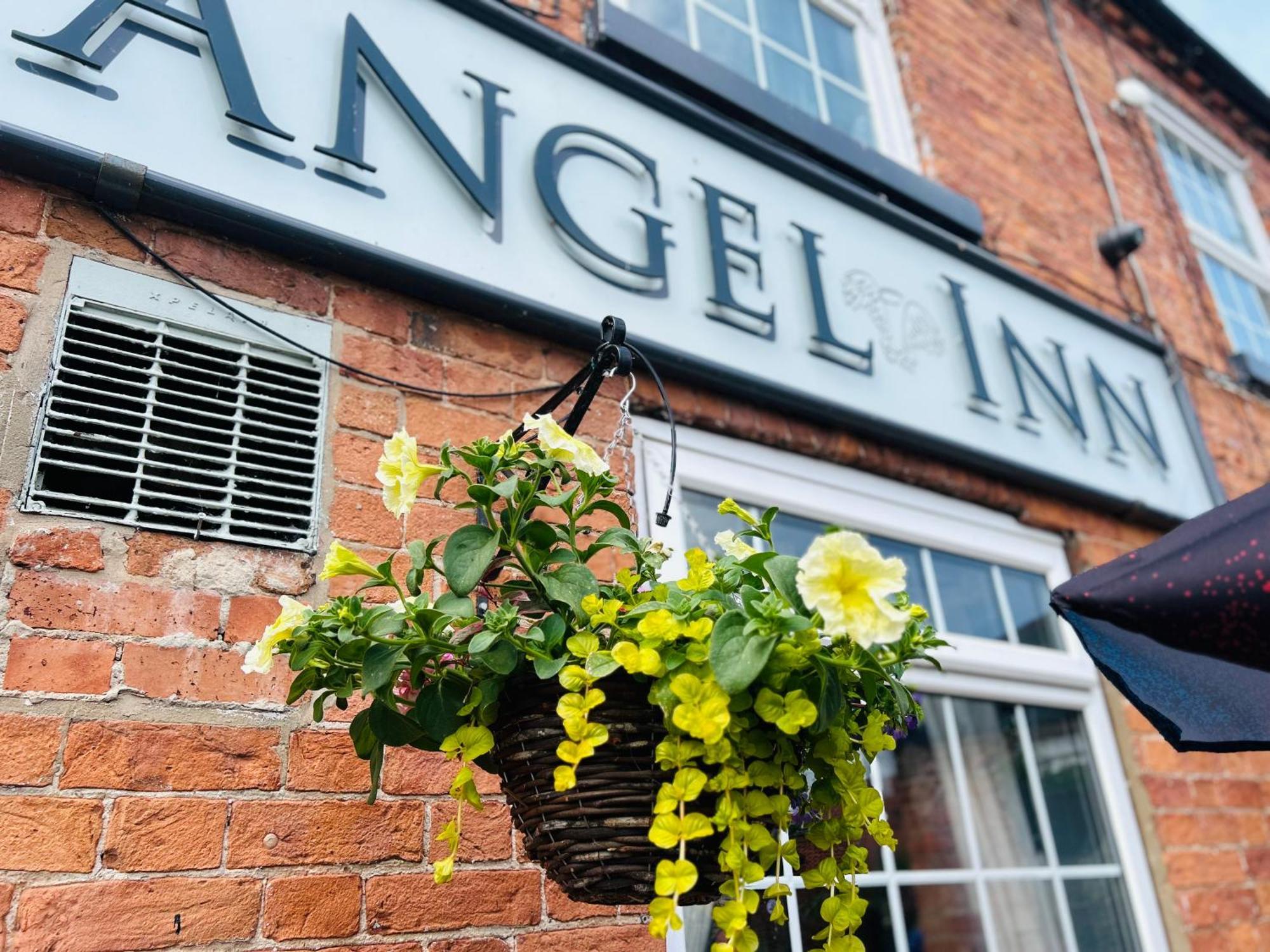 Angel Inn Misson Ngoại thất bức ảnh